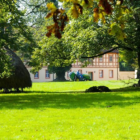 Urlaubsresidenz Marstall Und Kanzlei Im Schlossensemble 뤼베나우 외부 사진