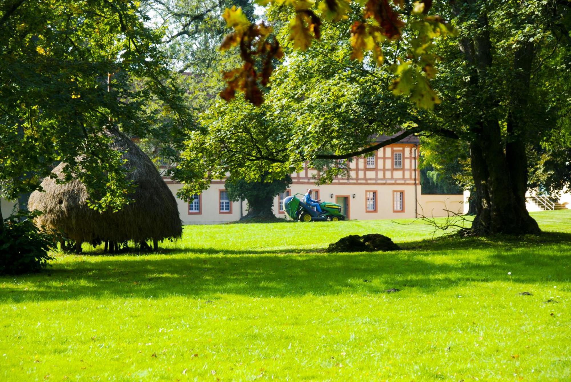 Urlaubsresidenz Marstall Und Kanzlei Im Schlossensemble 뤼베나우 외부 사진