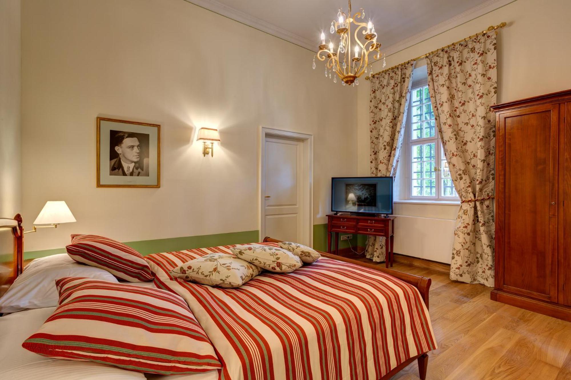 Urlaubsresidenz Marstall Und Kanzlei Im Schlossensemble 뤼베나우 객실 사진